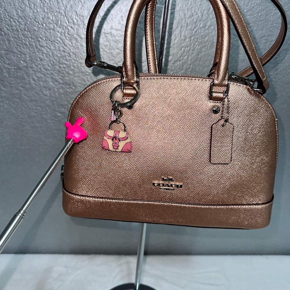 Coach rose gold Leather Interior - Picture 9 of 17